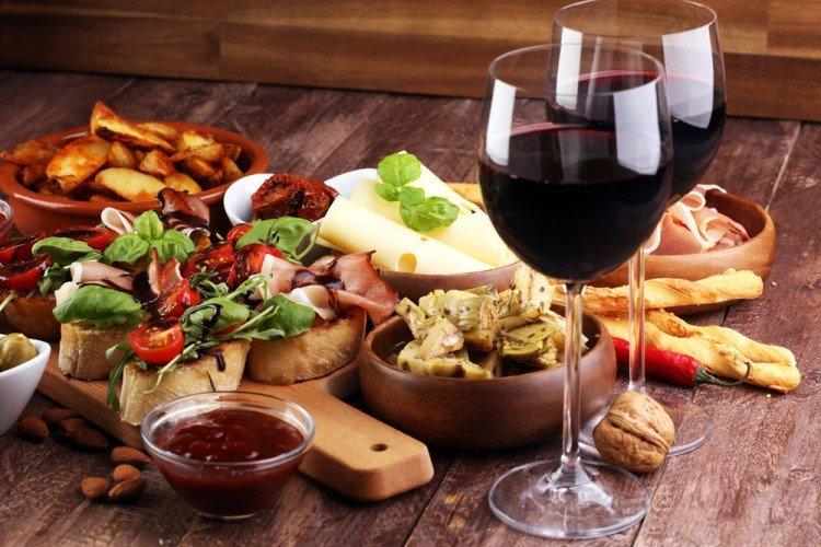 20 aperitivos originales para acompañar el vino en casa
