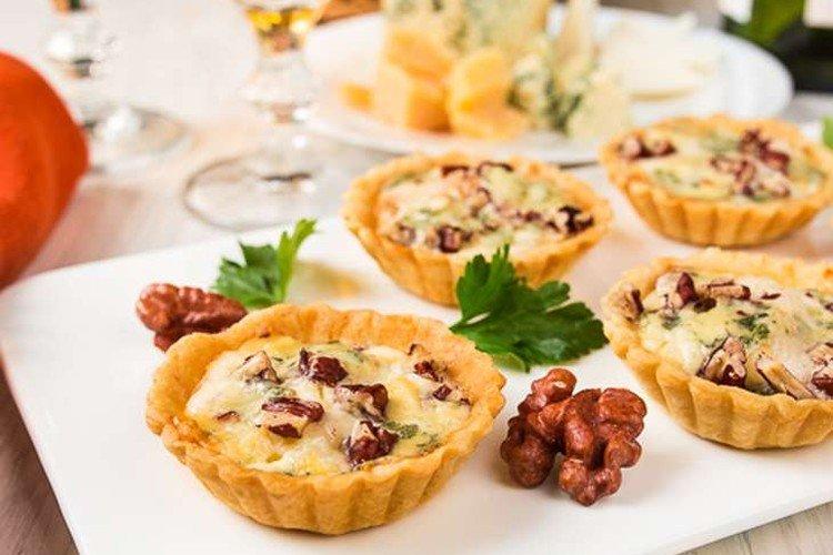 Tartlets with Bacon and Gorgonzola Cheese