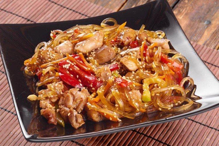Funchosa con pollo y verduras