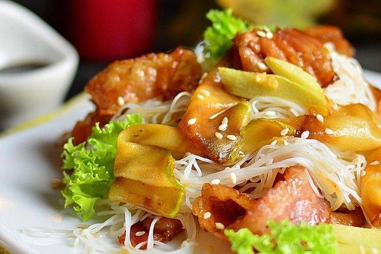 Funchosa con calabacín y tocino