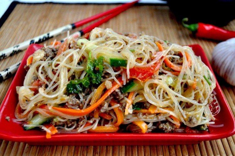 Funchosa con carne picada y verduras