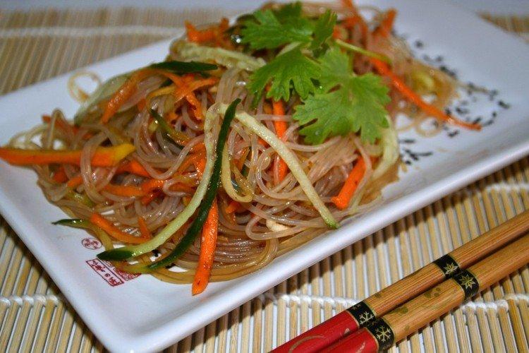 Funchosa con verduras y jengibre
