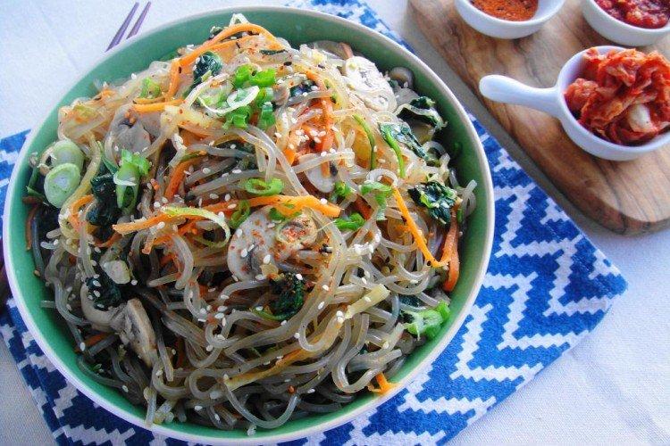 Funchosa con verduras y champiñones