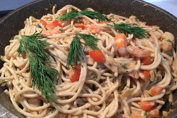 Funchosa con camarones en salsa de ajo