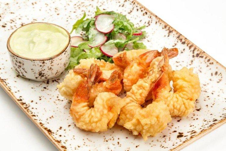 Camarones rebozados con salsa wasabi