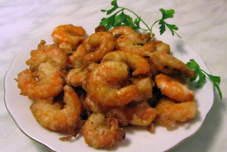 Camarones rebozados con tomate