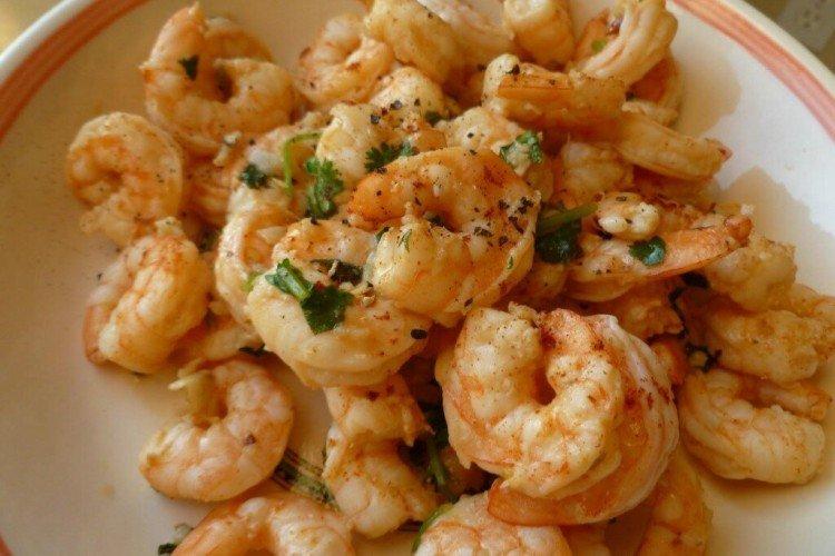 Camarones rebozados con hierbas