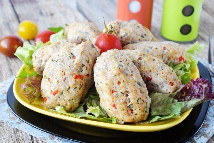 Albóndigas al vapor con tomates y coliflor