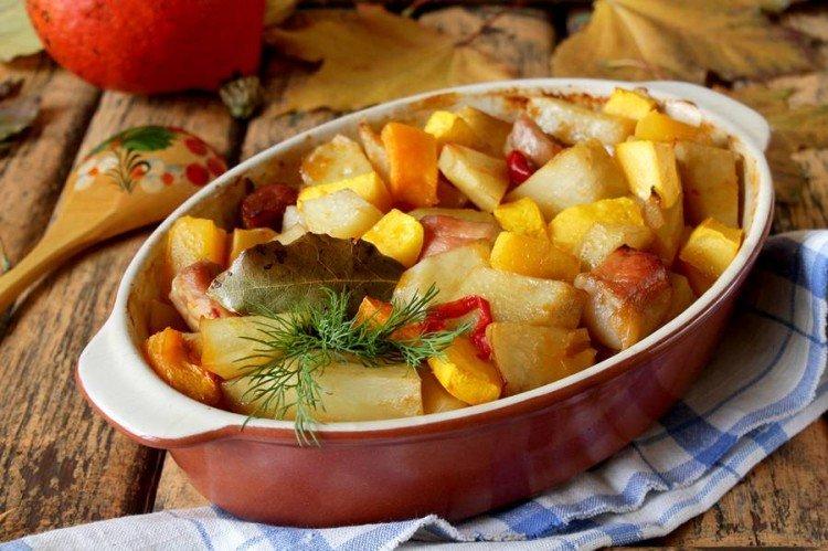 Schweinefleisch mit Kartoffeln und Kürbis