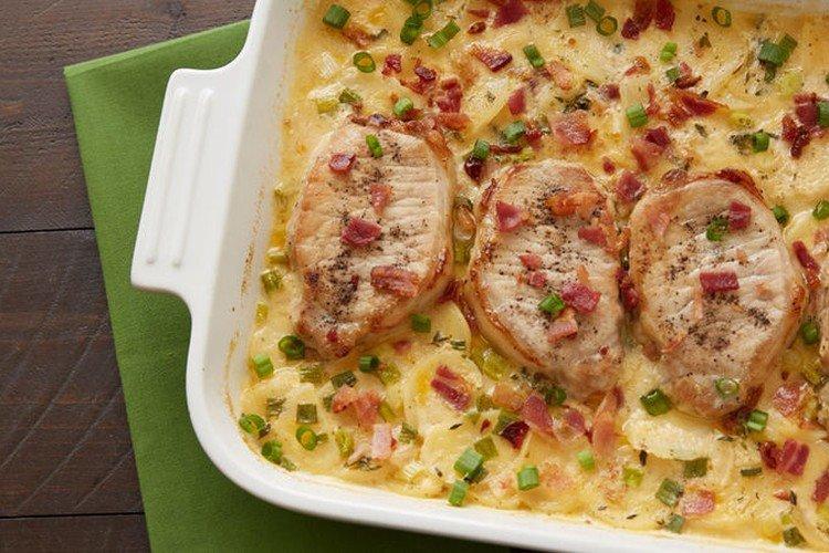 Kartoffeln mit Schweinefleisch in Sahne