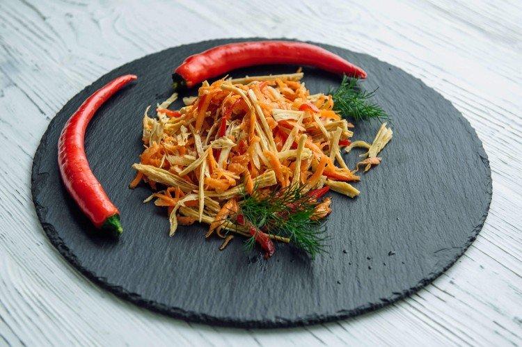 Espárragos al estilo coreano con chile