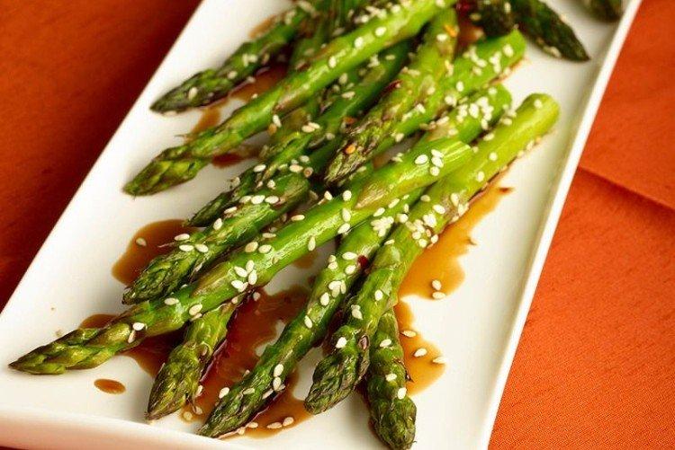 Espárragos verdes al estilo coreano