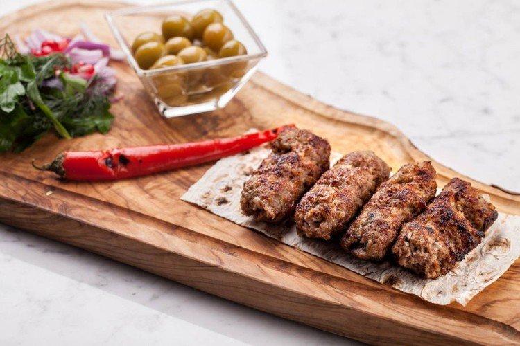 Lula kebab de carne picada a cuchillo