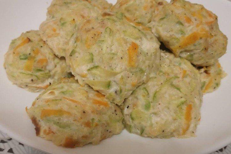 Albóndigas de pollo al vapor con calabacín