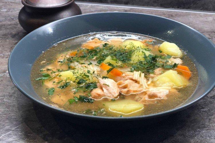Suppe mit Rotfisch