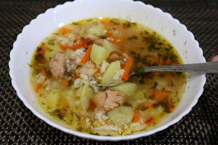 Fischsuppe mit Thunfisch