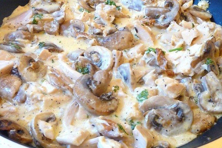 Champiñones en crema agria