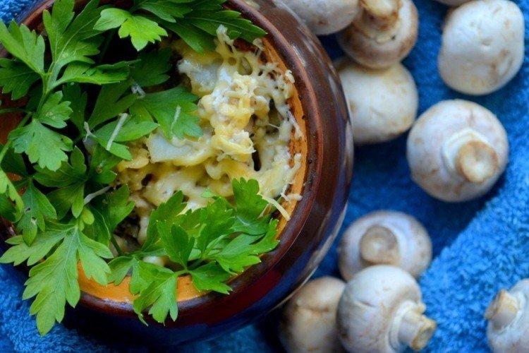 Champiñones asados en cazuelitas