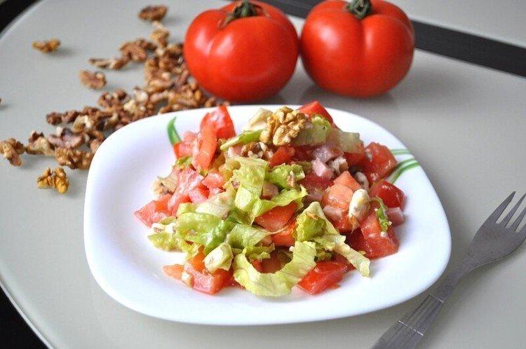 Salat mit Schinken und Blauschimmelkäse