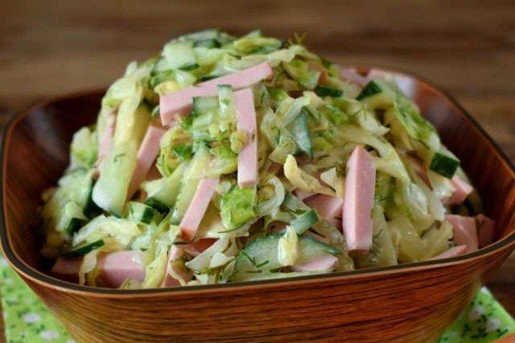 Salat mit Gurken, Schinken und Senf