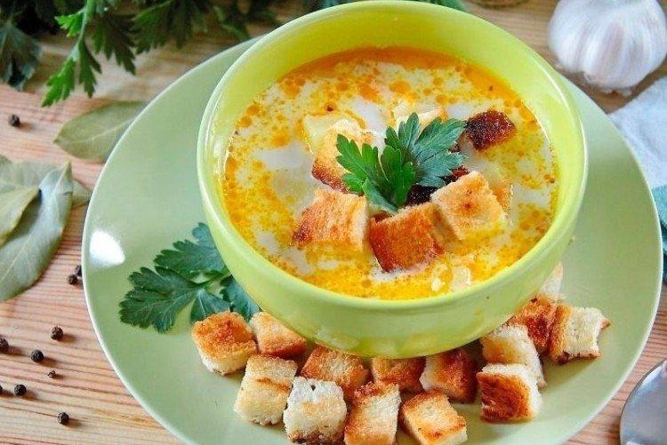Käsesuppe mit Huhn
