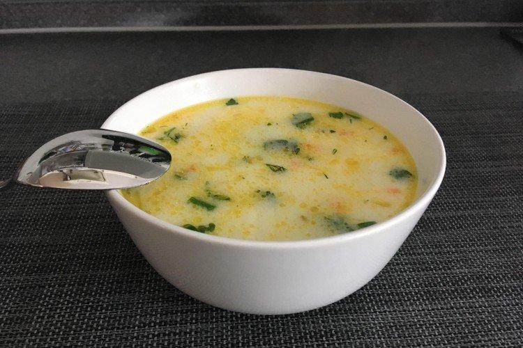 Zwiebelsuppe mit Käse