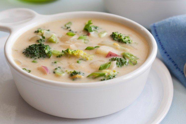 Käsesuppe mit Brokkoli