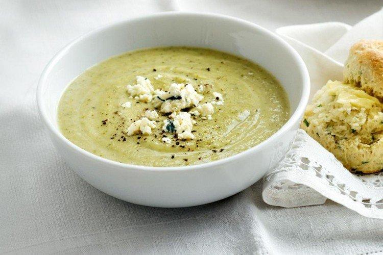 Suppe mit Blauschimmelkäse