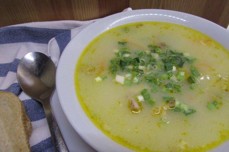 Käsesuppe mit Ei