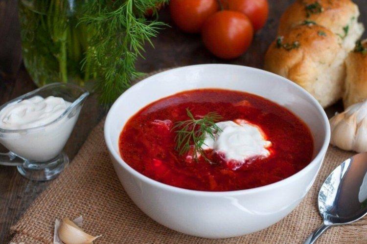 Hühnersuppe mit Roter Bete