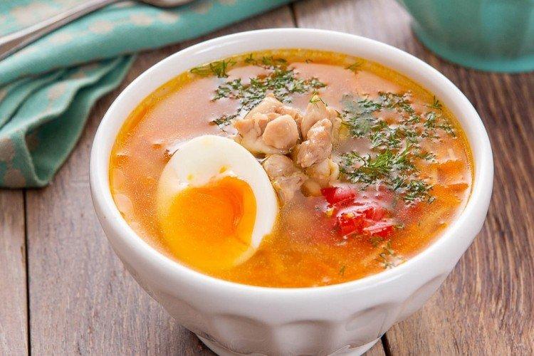 Hühnersuppe mit Tomaten