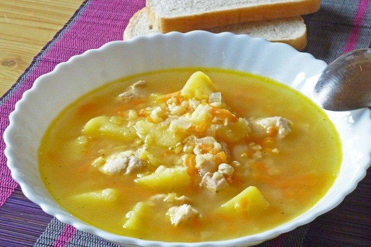 Hühnersuppe mit Erbsen
