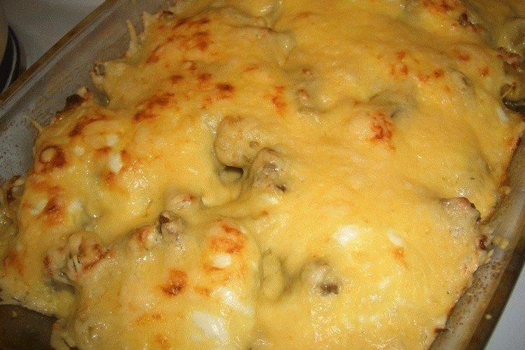 Hígado de pollo en crema agria con queso
