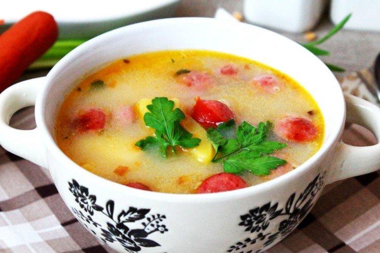 Sopa de guisantes con ahumados y queso