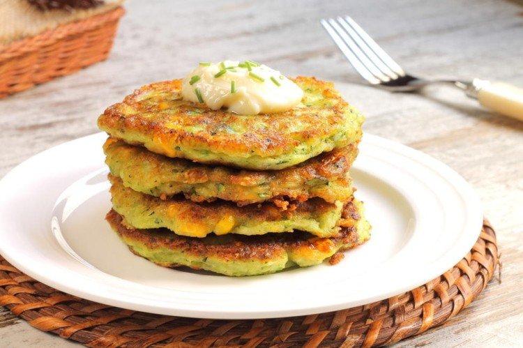 Tortitas de calabacín con maíz