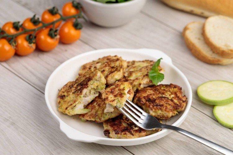 Tortitas de calabacín con pollo