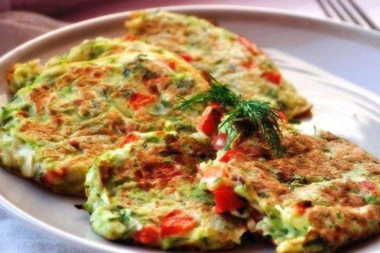 Tortitas de calabacín con tomate