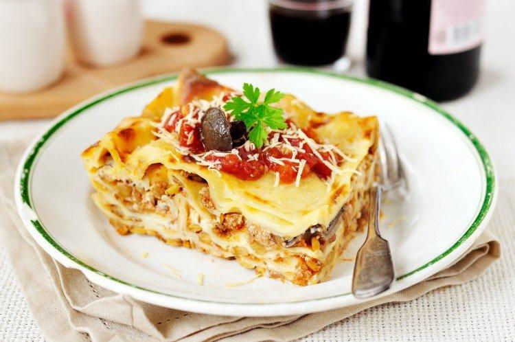Lasaña con carne picada y champiñones