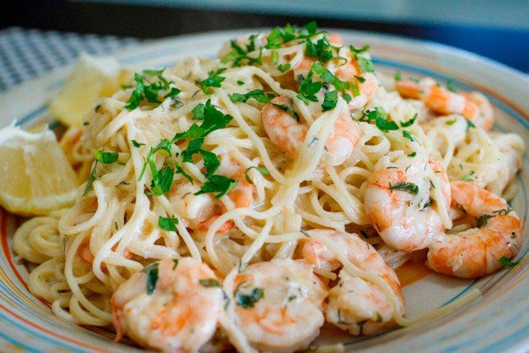Pasta mit Garnelen und Sahne