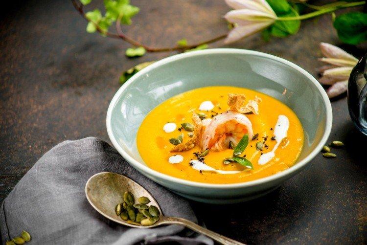 Kürbissuppe mit Garnelen