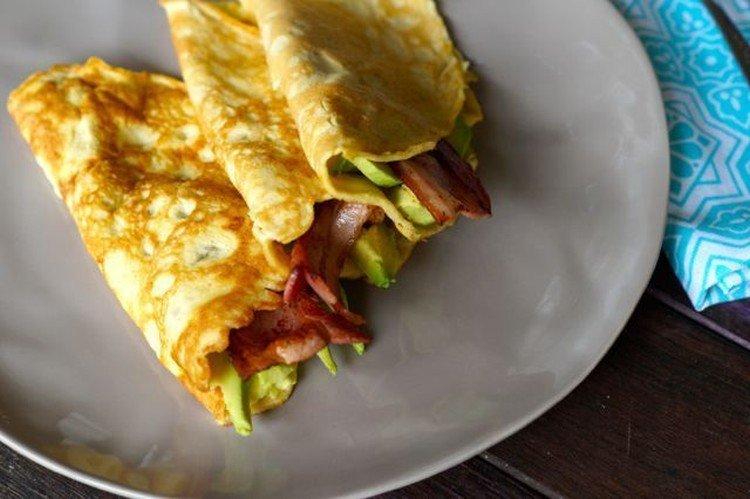 Pfannkuchenfüllung mit Avocado und Speck