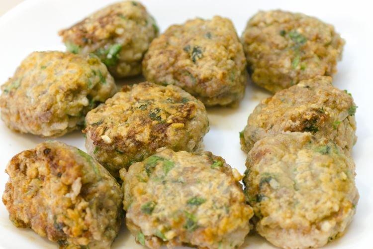 Hackfleisch-Igel mit Reis und Kohl