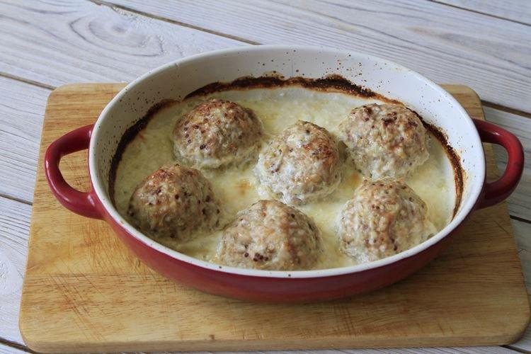 Hackfleisch-Igel mit Reis und Käse