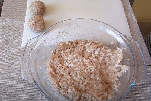 Hackfleisch-Igel mit Reis in Tomatensauce