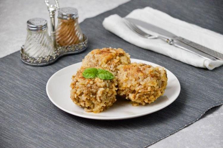 Hackfleisch-Igel mit Reis aus dem Ofen