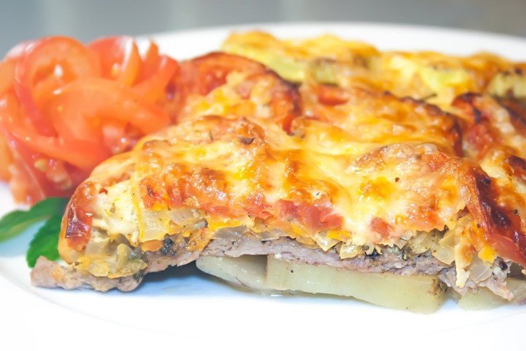 Atún con patatas y tomates