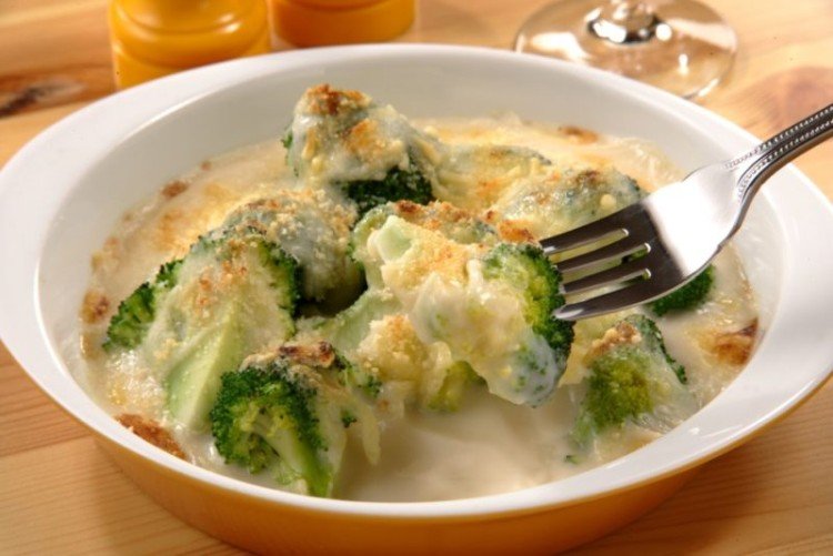 Atún con brócoli en crema