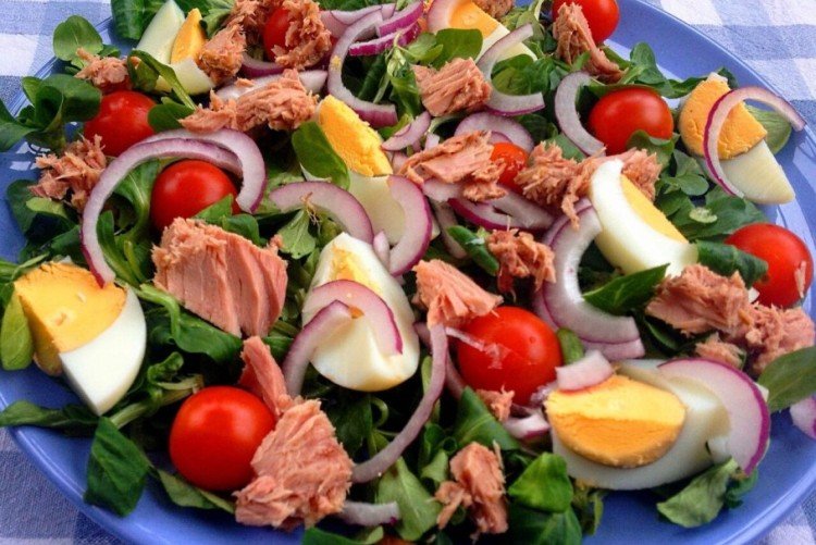 Ensalada de atún y tomate