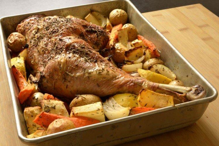 Turkey with Vegetables in the Oven