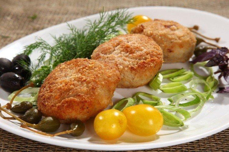 Putenfrikadellen mit Kartoffeln